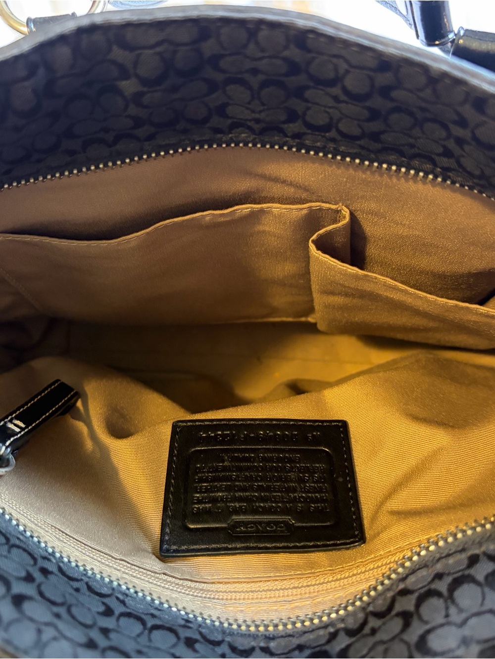Vintage Coach Gallery Tote in Signature Jacquard - Picture 5 of 5